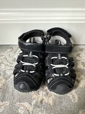 Apakowa Kids Sport Sandals Size 23 Black Closed Toe Hook & Loop EUC
